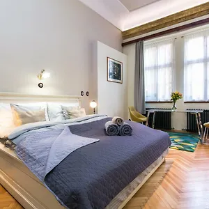 Apartment Nebovidy I - Historic Centre - Terrace - Air Conditioning , Praga Czechy